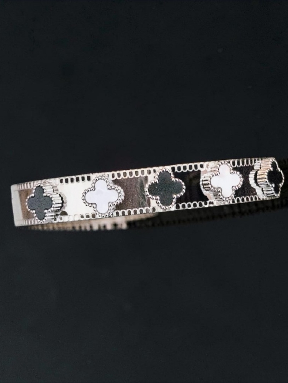 BLACK AND WHITE CLOVER BANGLE CUFF BRCELET STAINLESS STEEL 5.5 - 6